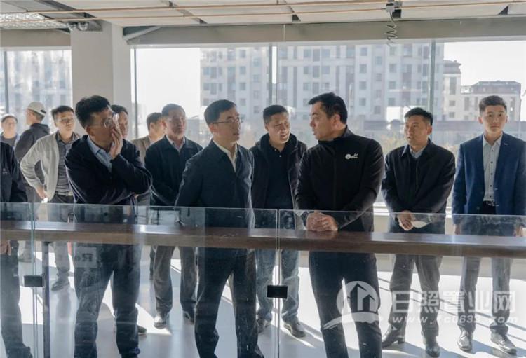 东港区委副书记、区长刘祥龙亲临中心项目调研，推动旅游开发新篇章